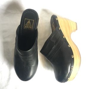 Aldo Black Leather Clogs